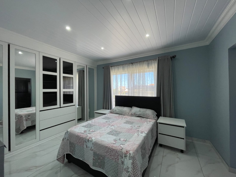 5 Bedroom Property for Sale in Dana Bay Western Cape